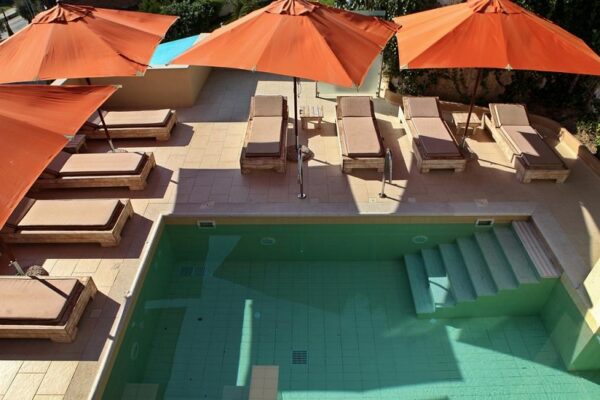 Cronwell Rahoni 10 Cronwell Rahoni 10