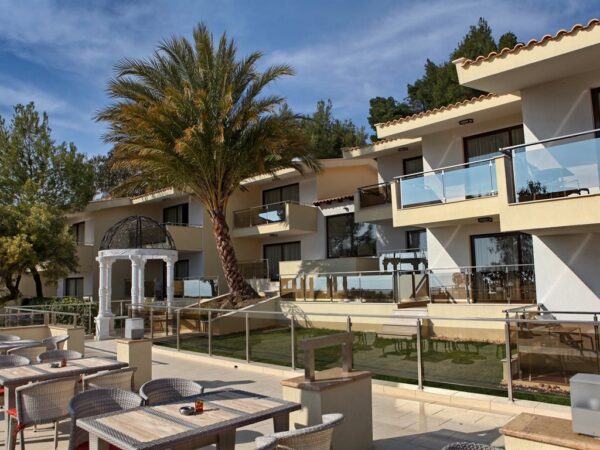 Cronwell Rahoni 13 Cronwell Rahoni 13