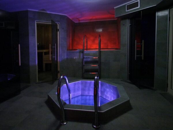 Cronwell Rahoni 9 Cronwell Rahoni 9