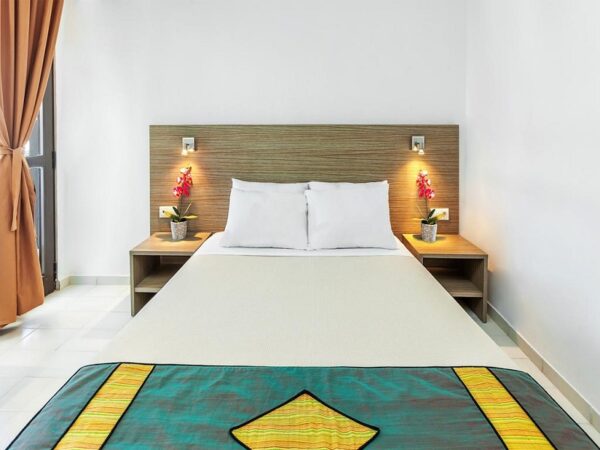 Dolphin Beach 3 Dolphin Beach 3