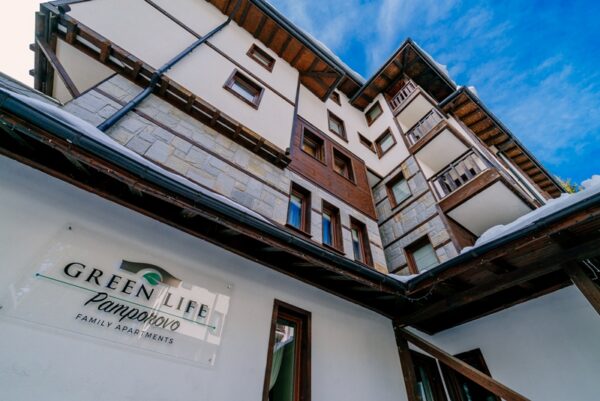 Green Life Pamporovo – front of the hotel