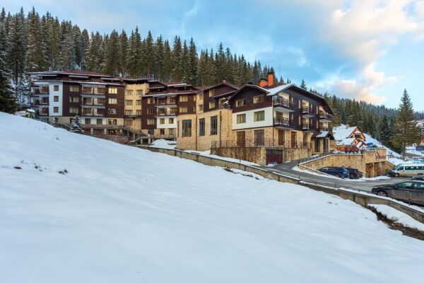 Stream Resort – front hotel in winter