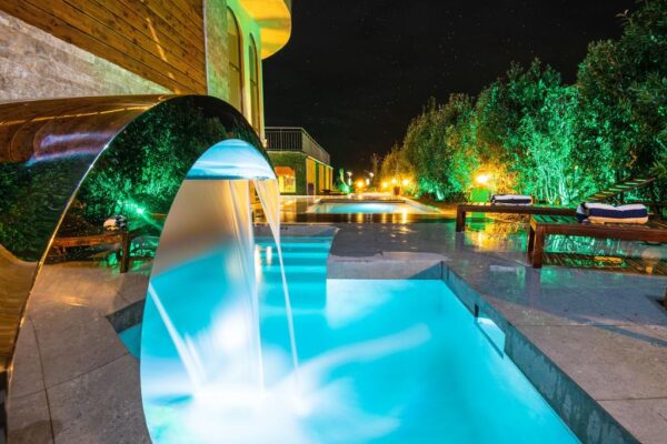 Grand Hotel St Vlas – pool at night