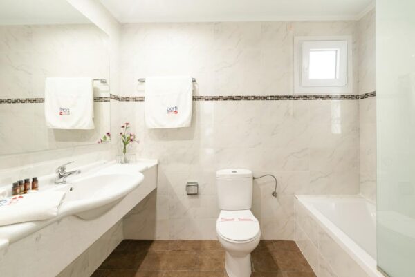 Porfi beach – bathroom