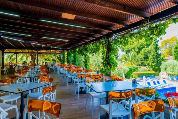 Philoxenia hotel – restaurant garden