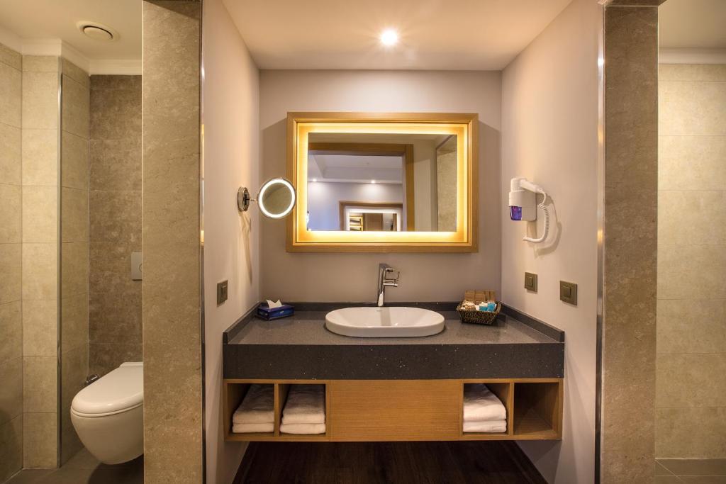 BATHROOM BATHROOM