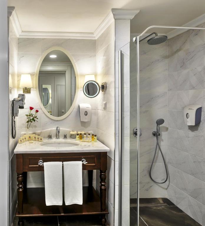 BATHROOM BATHROOM