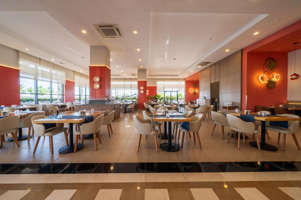 MAIN RESTAURANT MAIN RESTAURANT