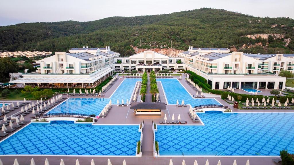 POOLS POOLS