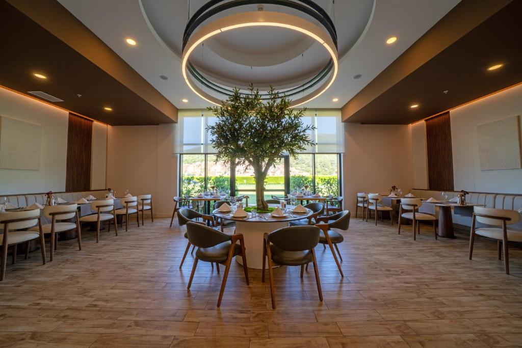 RESTAURANT RESTAURANT