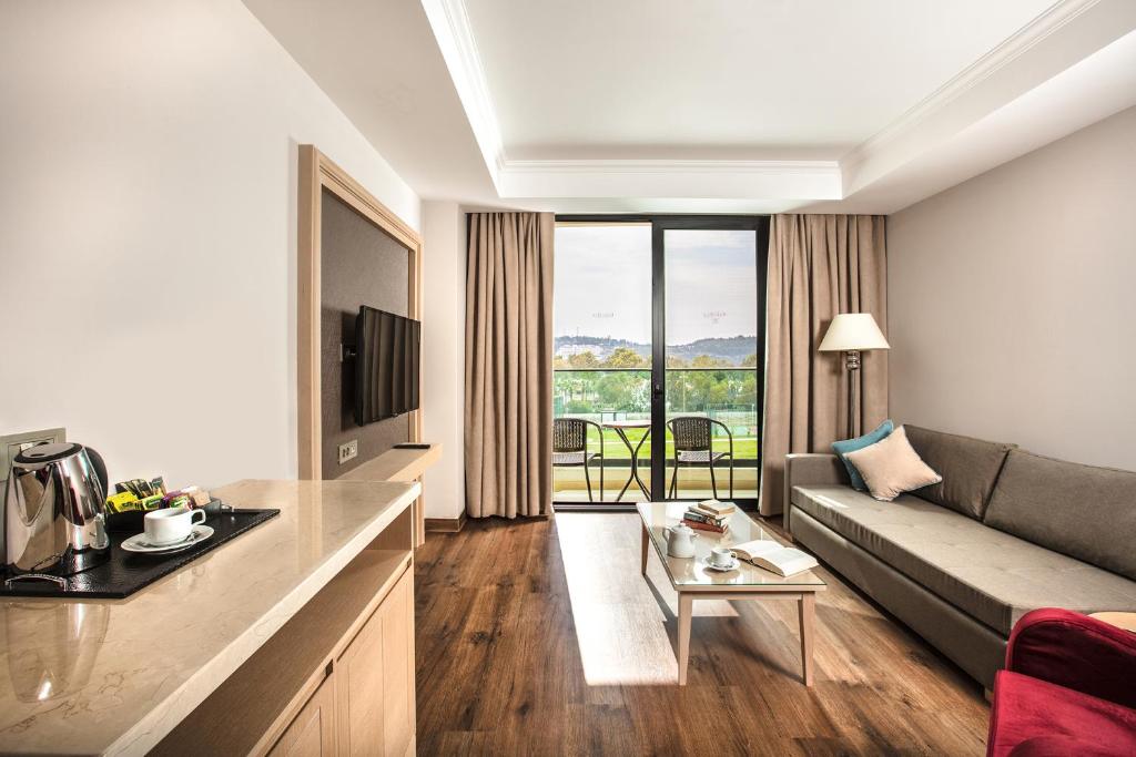 ROOM ROOM