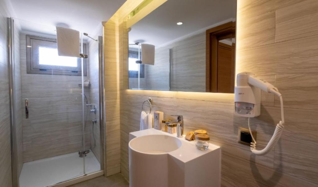 bathroom (2) bathroom (2)